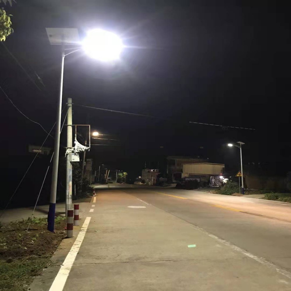 Umur dan pemeliharaan lampu jalan tenaga surya