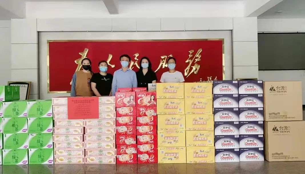 SIGOLED membantu pekerjaan garis depan memerangi COVID-19 di quanzhou
